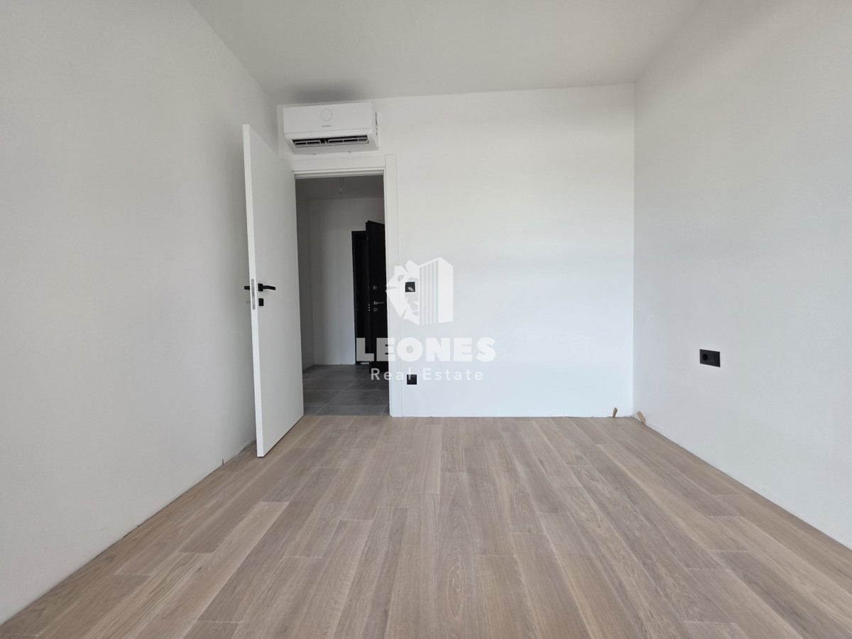 Stanovanje v tretjem nadstropju kakovostne novogradnje z garažnim parkirnim mestom v Umagu