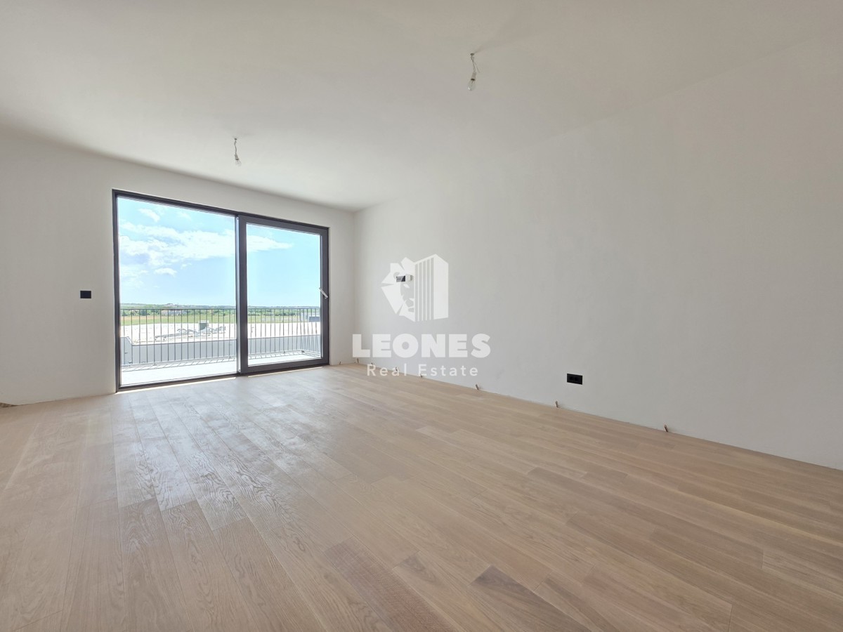 Stanovanje v tretjem nadstropju kakovostne novogradnje z garažnim parkirnim mestom v Umagu