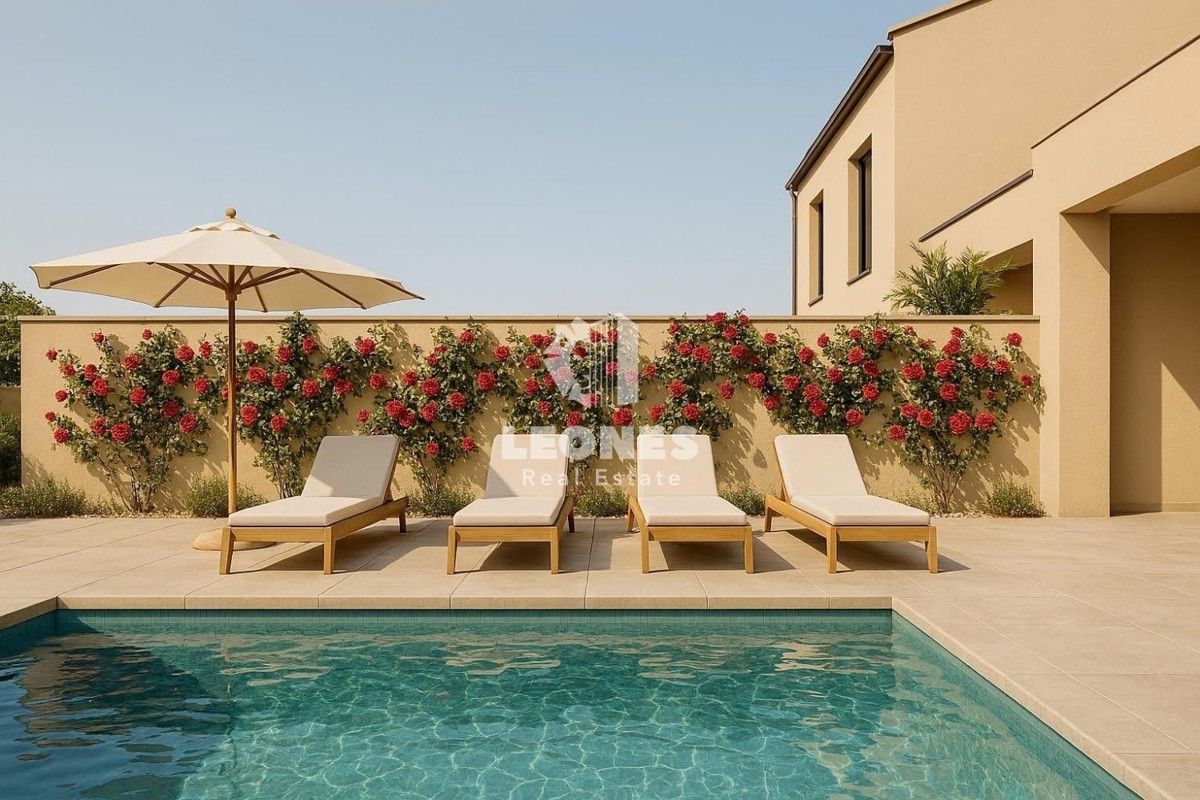 Samostojna hiša z bazenom v bližini Novigrada