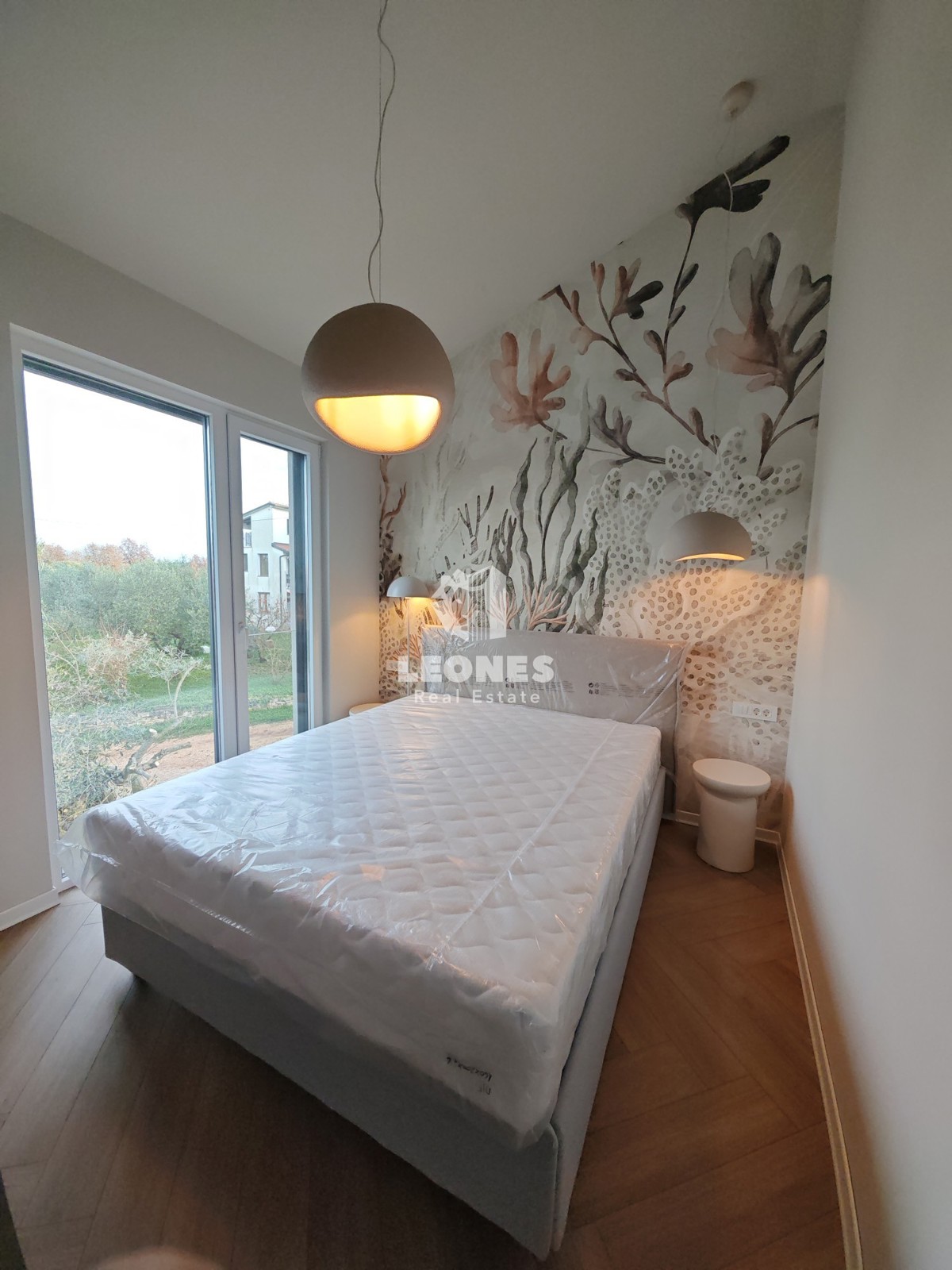 Samostojna hiša z bazenom v bližini Novigrada