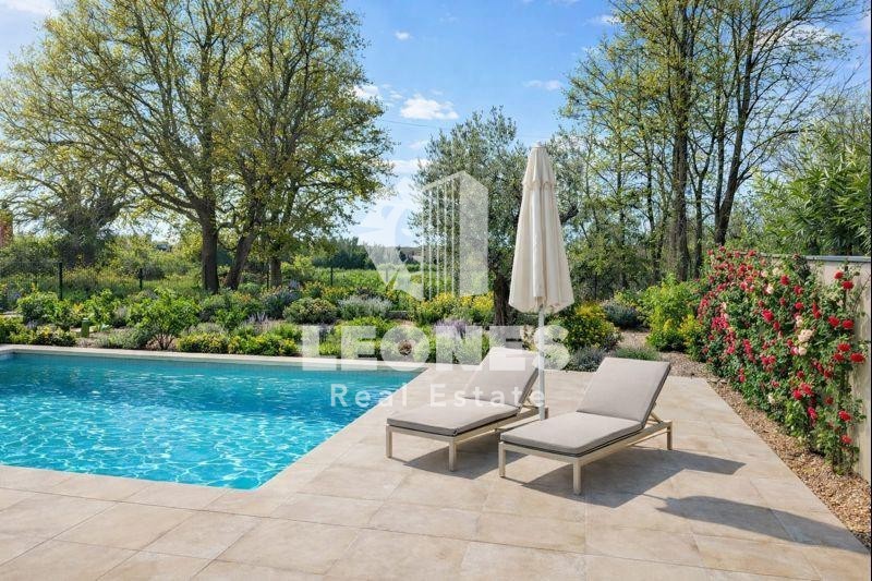 Samostojna hiša z bazenom v bližini Novigrada