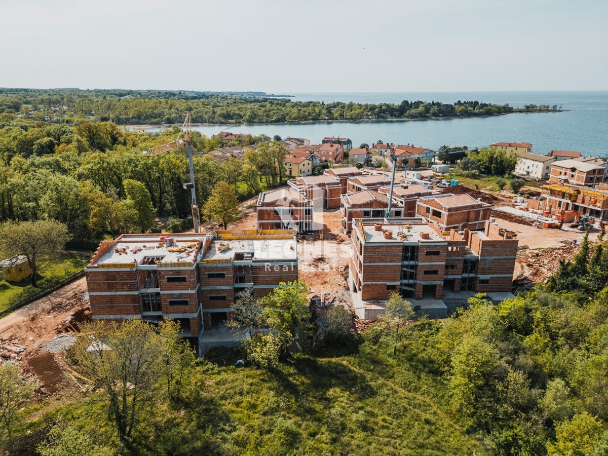 Luksuzna dvojček vila z bazenom v bližini morja in plaže v okolici Umaga