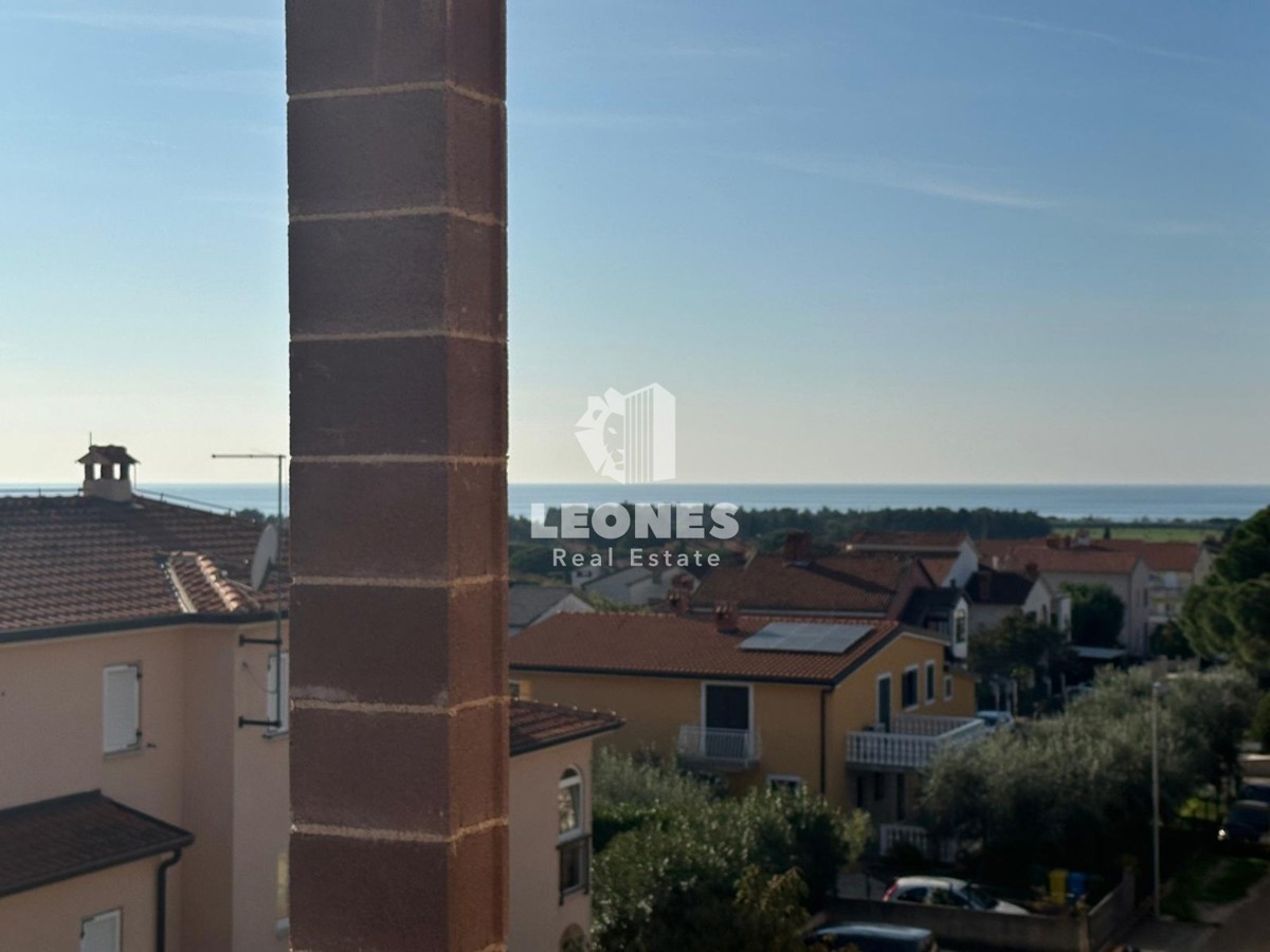 Stanovanje v novi stavbi s čudovitim panoramskim pogledom na morje v Novigradu