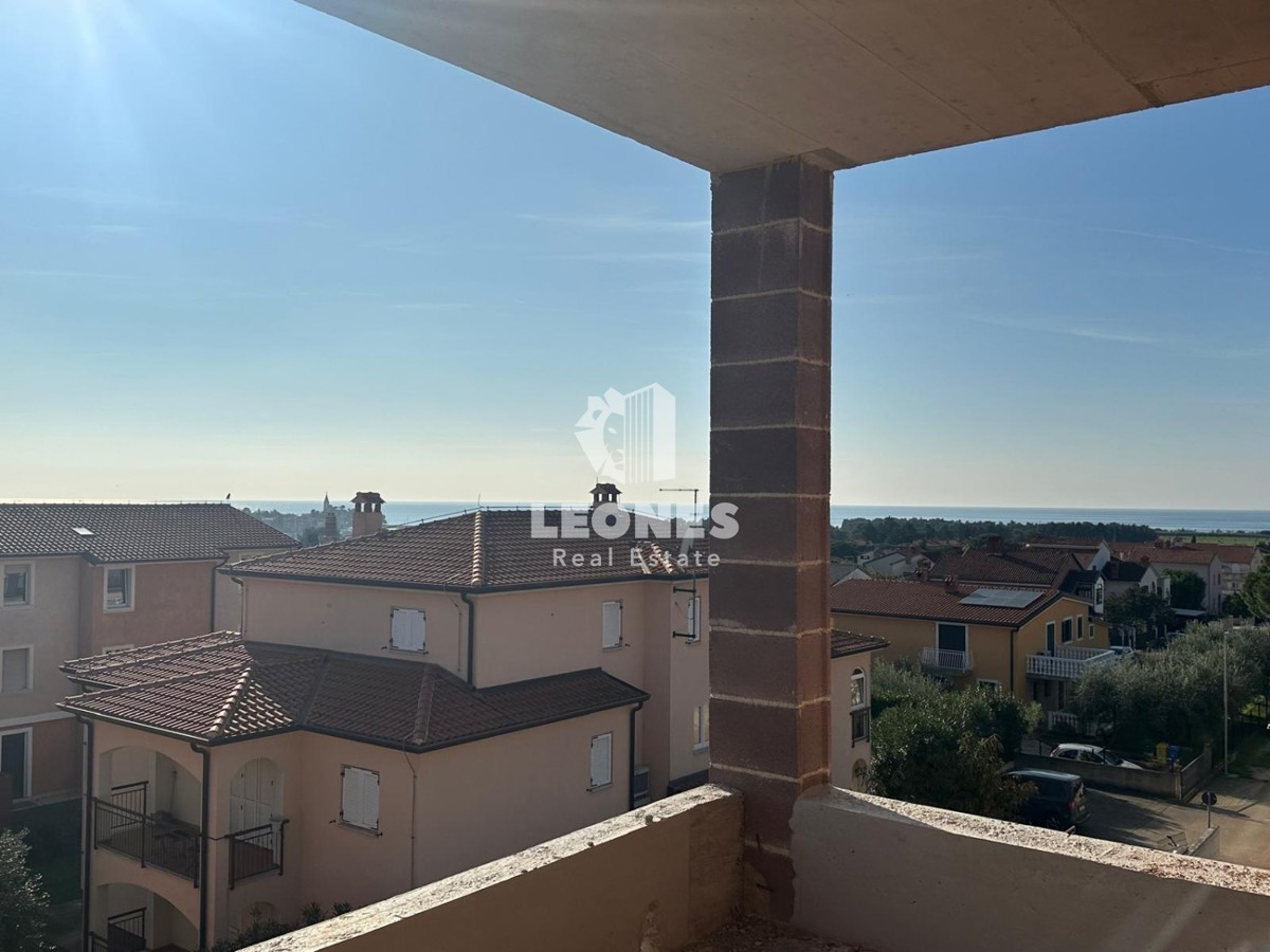 Stanovanje v novi stavbi s čudovitim panoramskim pogledom na morje v Novigradu
