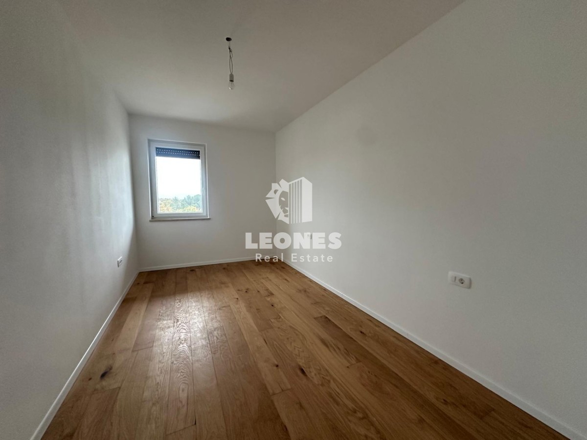 Stanovanje v drugem nadstropju v kvalitetni novogradnji z dvigalom in pogledom na morje v Taru