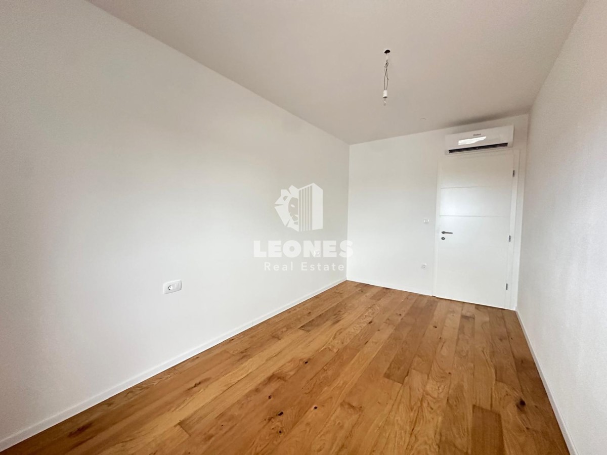 Stanovanje v drugem nadstropju v kvalitetni novogradnji z dvigalom in pogledom na morje v Taru