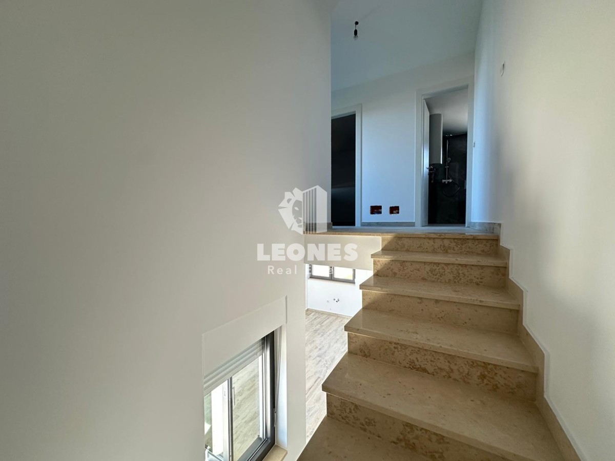 Duplex stanovanje s pogledom na morje v Lovrečici, le 300 metrov od morja