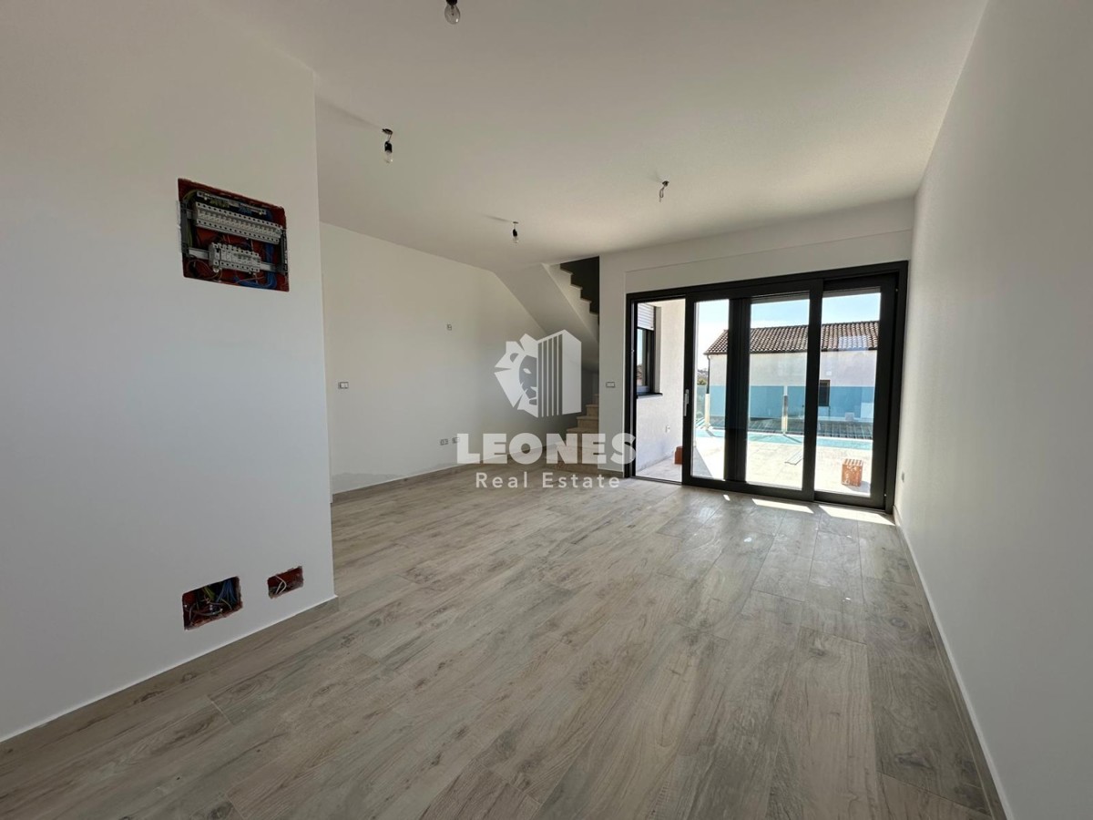 Duplex stanovanje s pogledom na morje v Lovrečici, le 300 metrov od morja