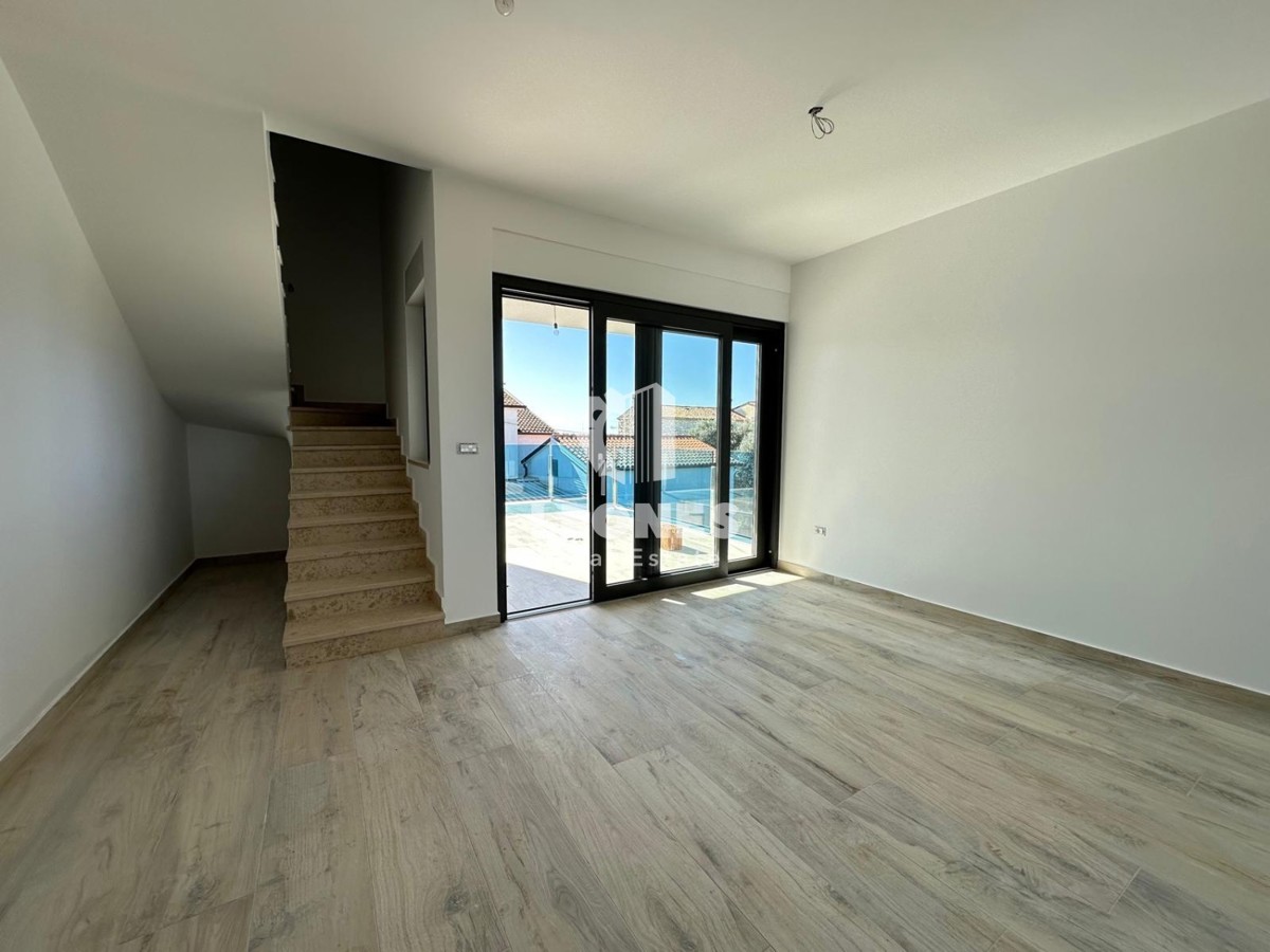 Duplex stanovanje s pogledom na morje v Lovrečici, le 300 metrov od morja