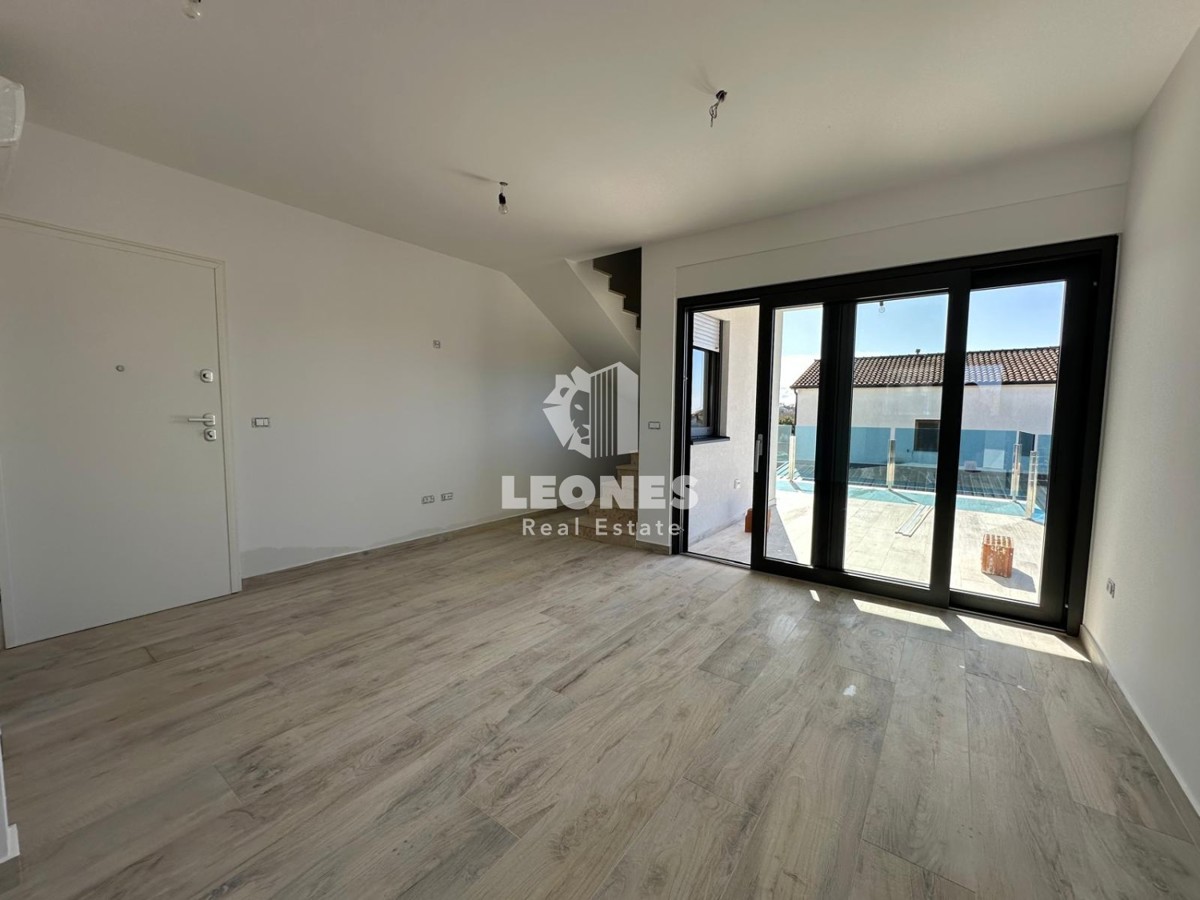 Duplex stanovanje s pogledom na morje v Lovrečici, le 300 metrov od morja