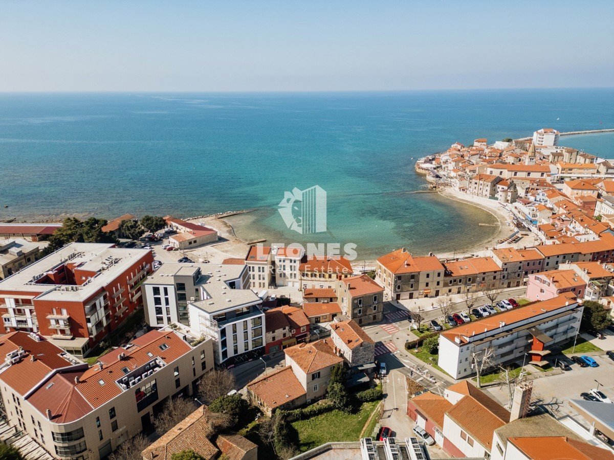 Stanovanje v novogradnji v drugi vrsti do morja v Umagu