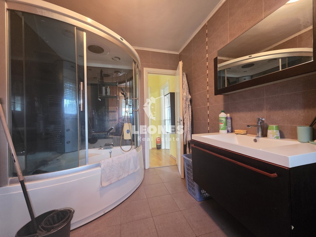 Hiša z bazenom v bližini Umaga