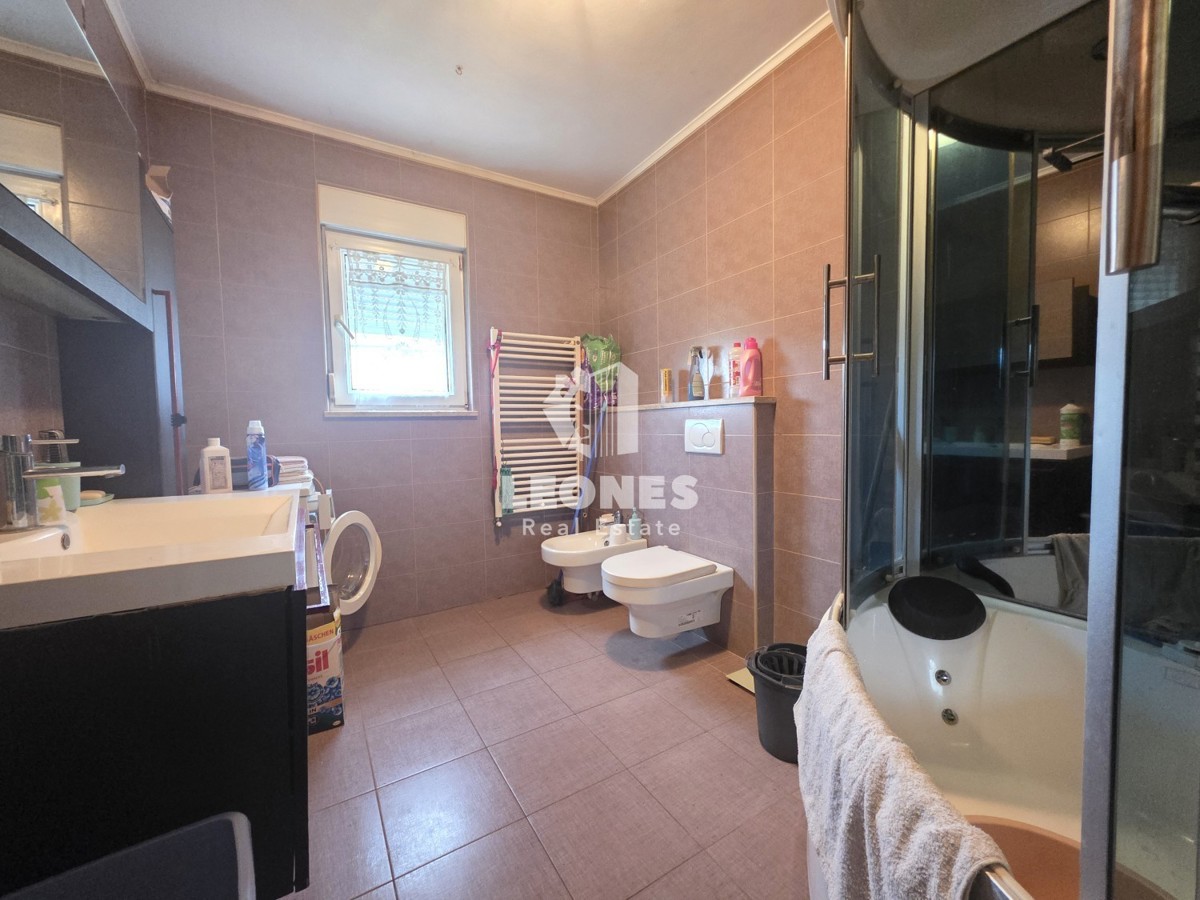 Hiša z bazenom v bližini Umaga