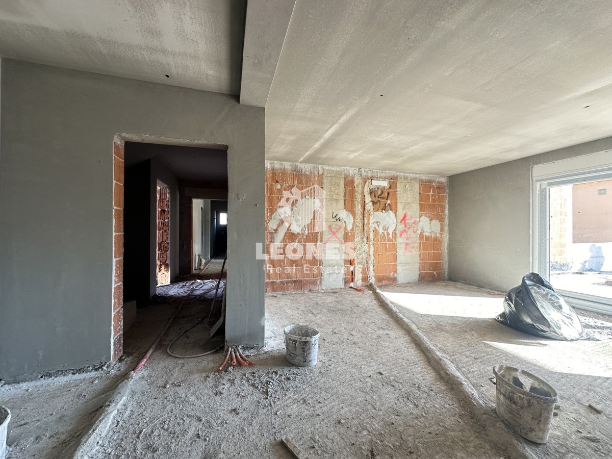 Apartma z bazenom na odlični lokaciji v Novigradu