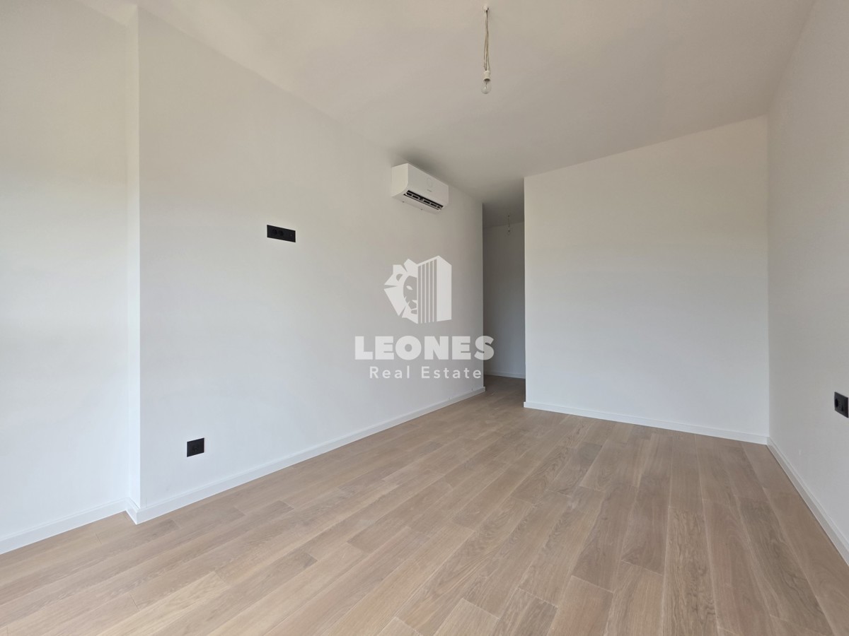 Apartma s tremi spalnicami in tremi parkirnimi mesti v kakovostni novogradnji v Umagu