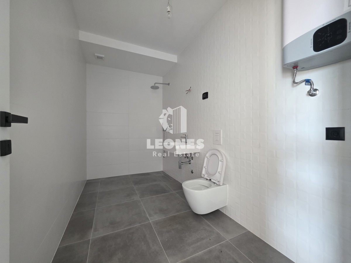 Apartma s tremi spalnicami in tremi parkirnimi mesti v kakovostni novogradnji v Umagu