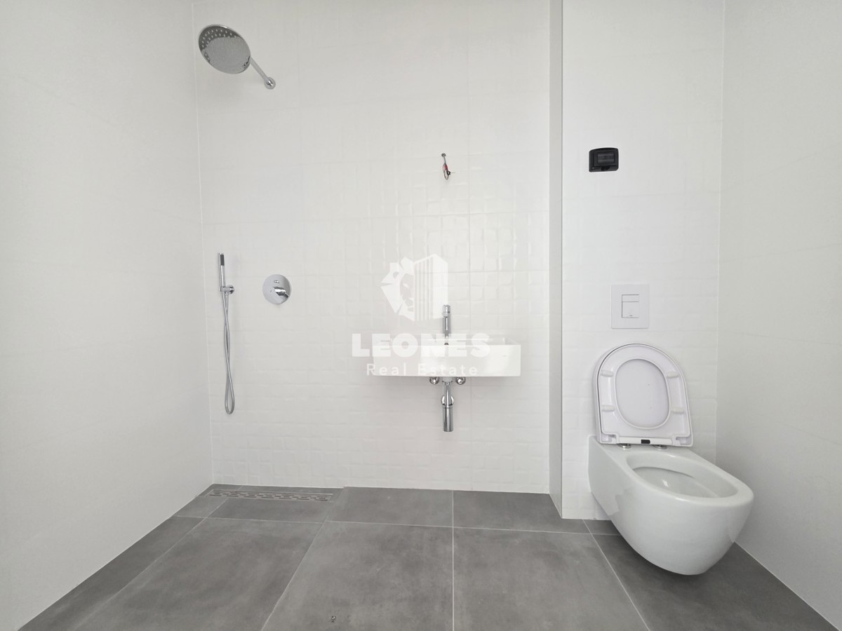 Apartma s tremi spalnicami in tremi parkirnimi mesti v kakovostni novogradnji v Umagu