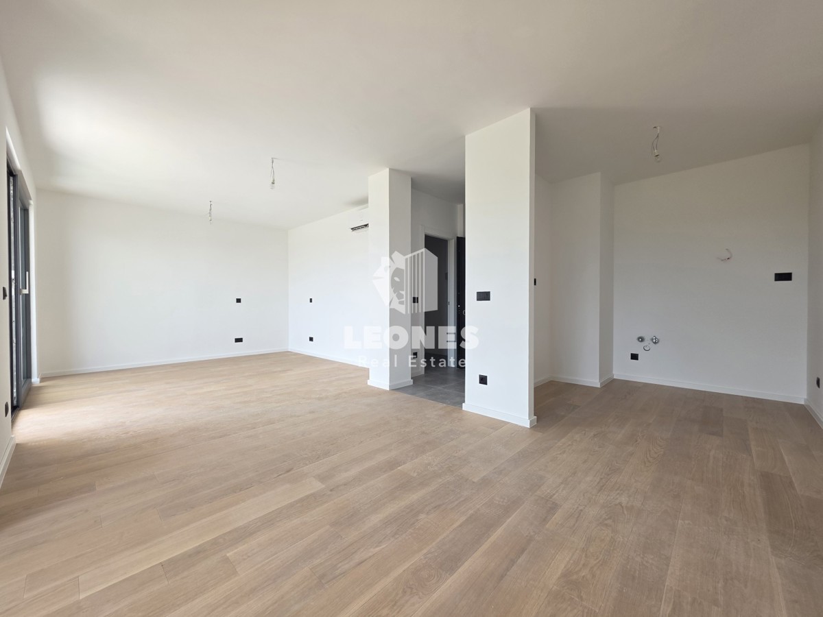 Apartma s tremi spalnicami in tremi parkirnimi mesti v kakovostni novogradnji v Umagu