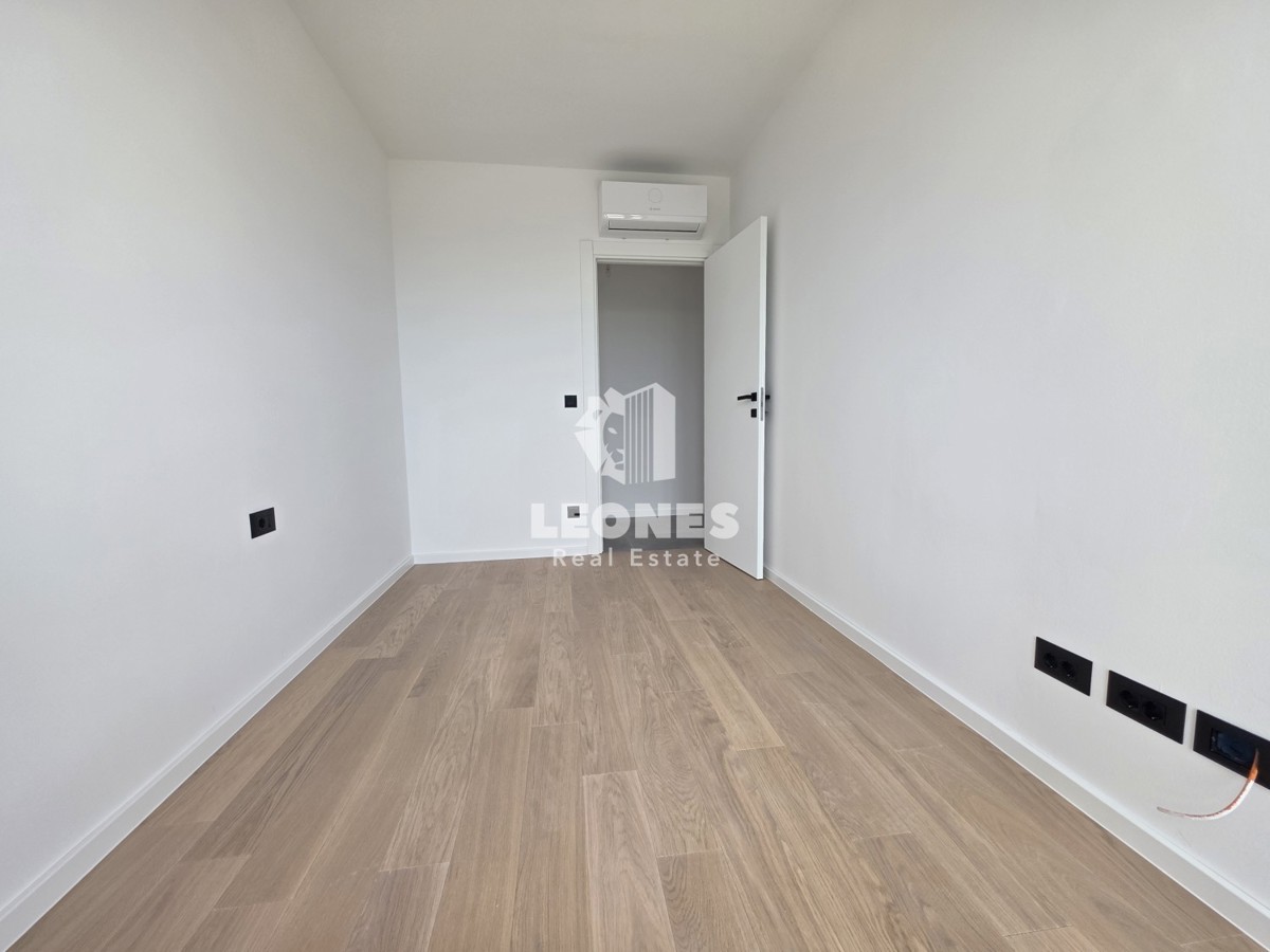 Apartma s tremi spalnicami in tremi parkirnimi mesti v kakovostni novogradnji v Umagu