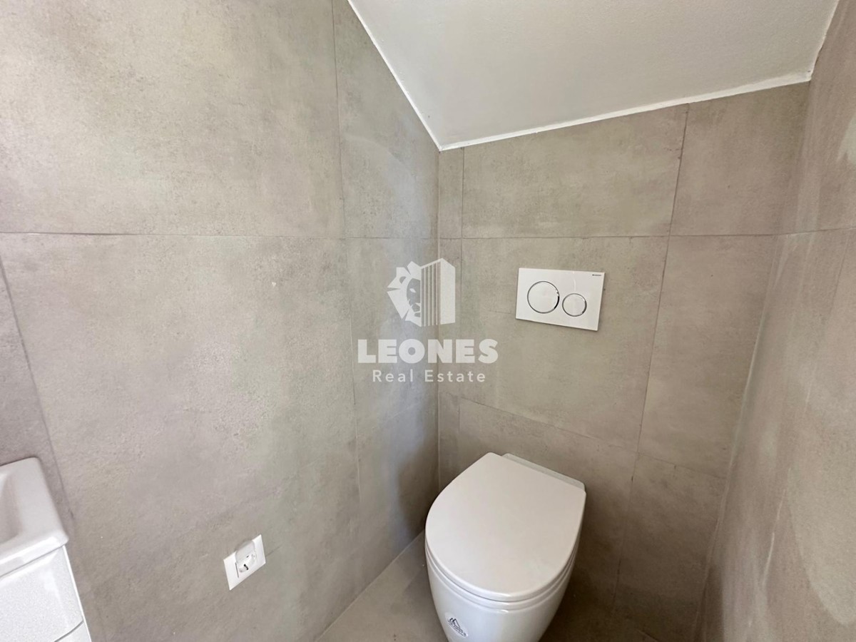 Dupleks stanovanje z ločenim vhodom in velikim dvoriščem v bližini Poreča s pogledom na morje