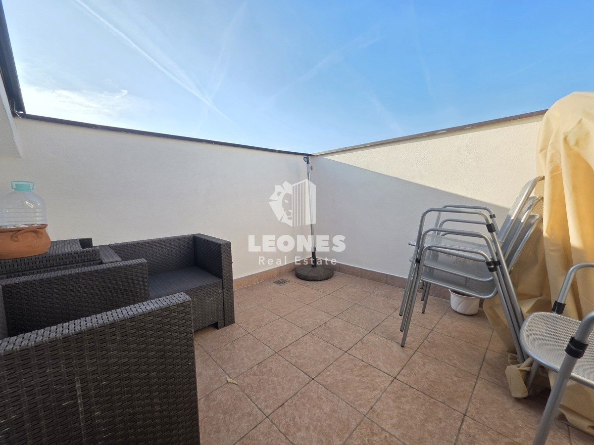 Dupleks stanovanje z garažnim parkirnim mestom v Umagu