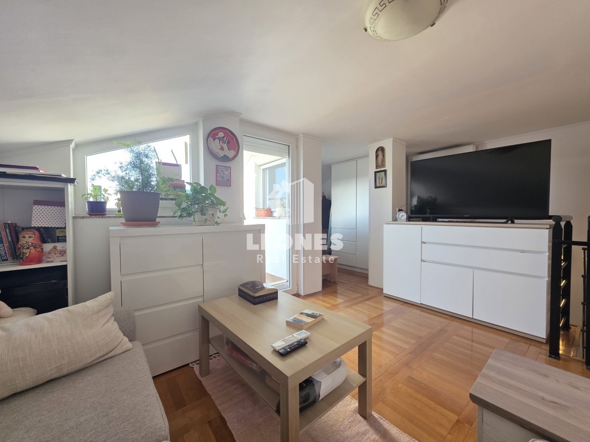 Dupleks stanovanje z garažnim parkirnim mestom v Umagu