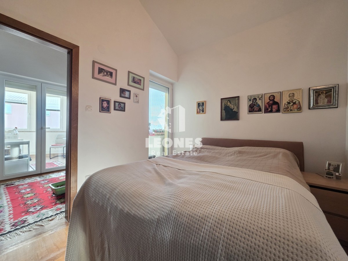 Dupleks stanovanje z garažnim parkirnim mestom v Umagu