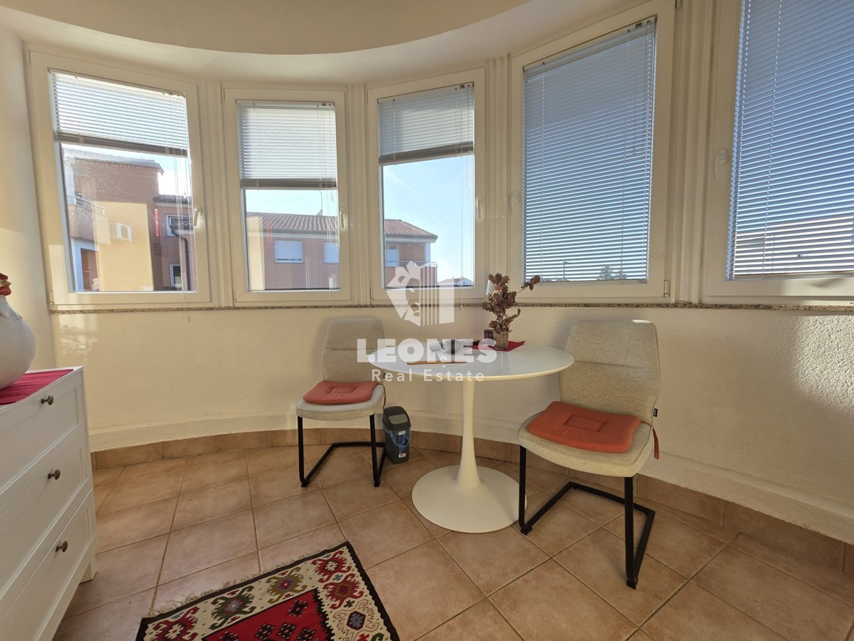 Dupleks stanovanje z garažnim parkirnim mestom v Umagu