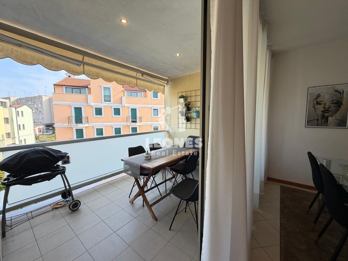 Prenovljeno stanovanje z dvigalom v centru Novigrada