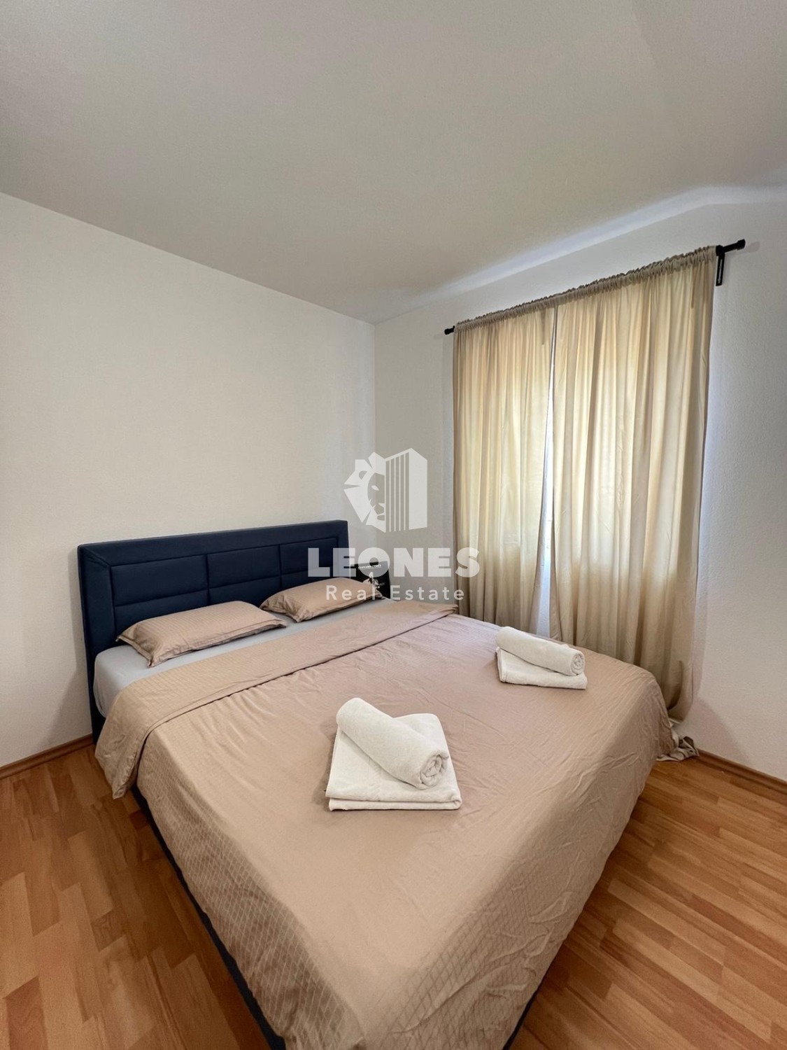 Stan z dvema spalnicama in galerijo na mirni lokaciji v Novigradu