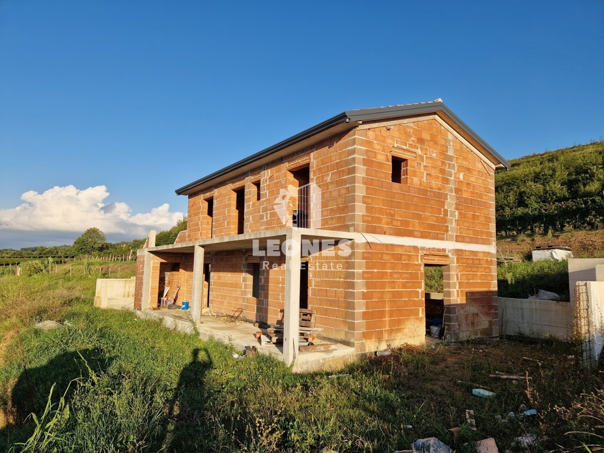 Lepa hiša z bazenom v mirnem okolju blizu Buj, Momjan
