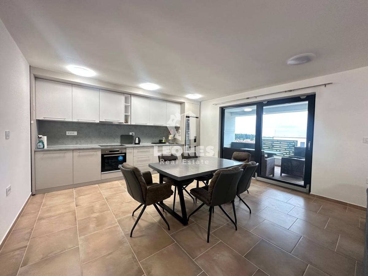 Čudovit penthouse s pogledom na morje 500 metrov od morja