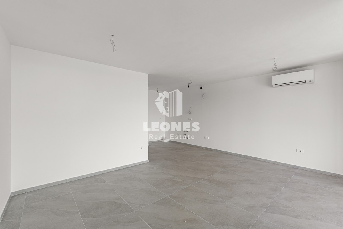 Kvalitetno stanovanje s pogledom na morje in dvigalom v novi stavbi v Novigradu