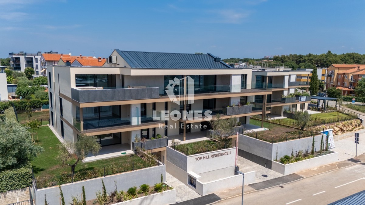 Kvalitetno stanovanje s pogledom na morje in dvigalom v novi stavbi v Novigradu