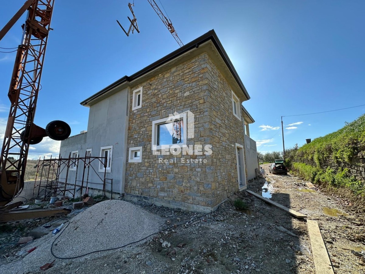 Očarljiva kamnita hiša s pogledom na morje in neskončnim bazenom v bližini Buj