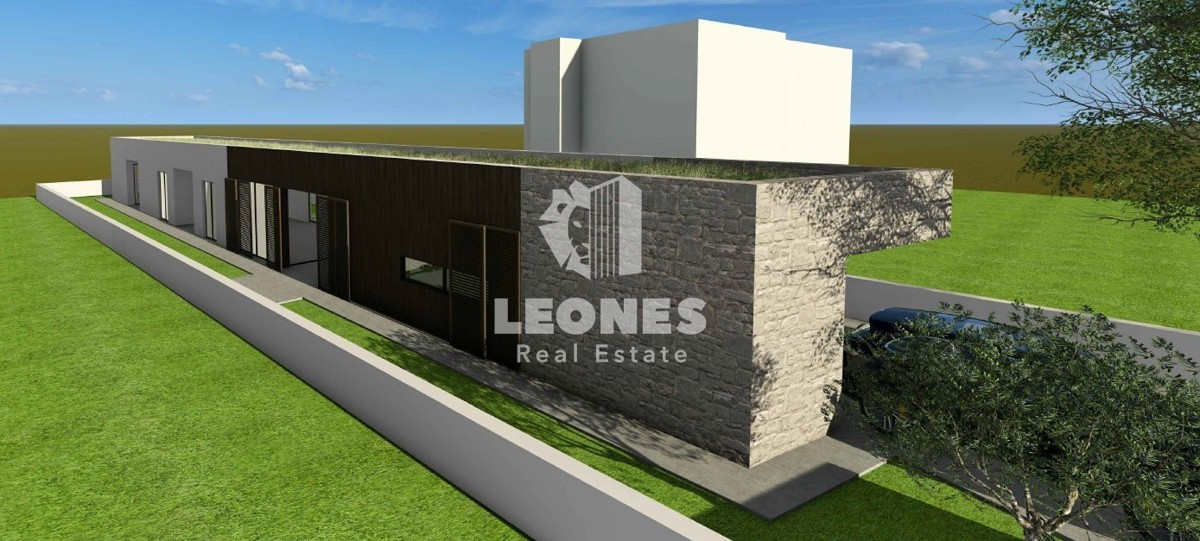 Lepa gradbena parcela s projektom enonadstropne hiše v bližini Umaga