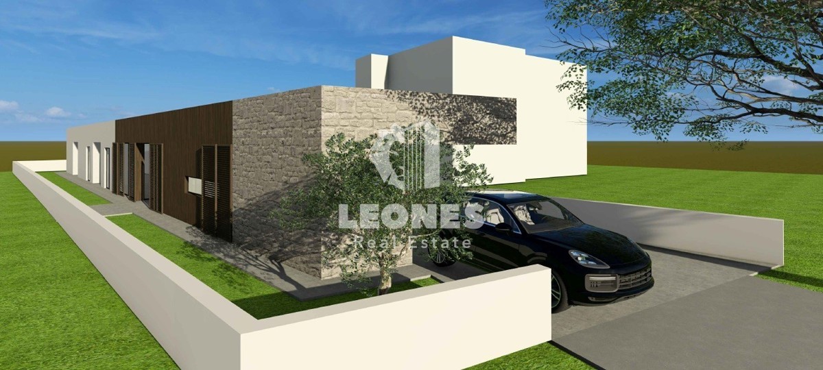 Lepa gradbena parcela s projektom enonadstropne hiše v bližini Umaga