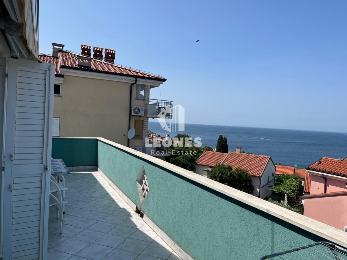 Hiša s tremi stanovanjskimi enotami s pogledom na morje na Crvenem Vrhu, Savudrija