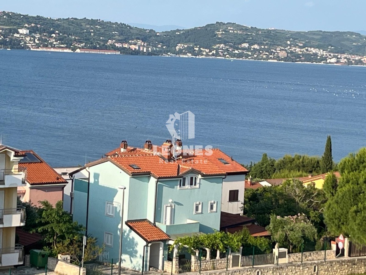 Hiša s tremi stanovanjskimi enotami s pogledom na morje na Crvenem Vrhu, Savudrija