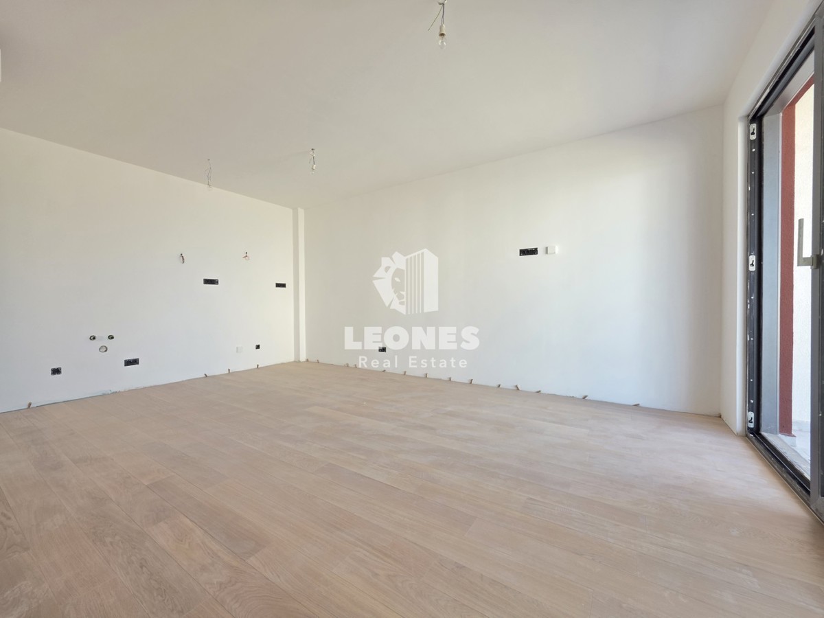 Stanovanje s pokritim parkirnim mestom v kakovostni novogradnji v Umagu