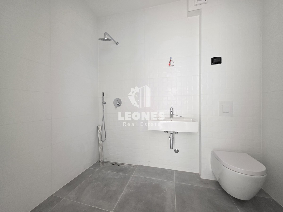 Stanovanje s pokritim parkirnim mestom v kakovostni novogradnji v Umagu