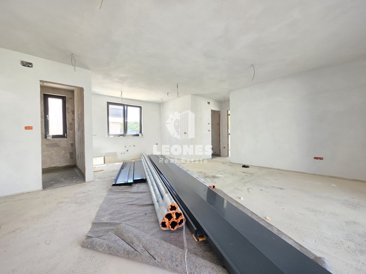 Pritlično stanovanje z velikim vrtom v bližini Umaga