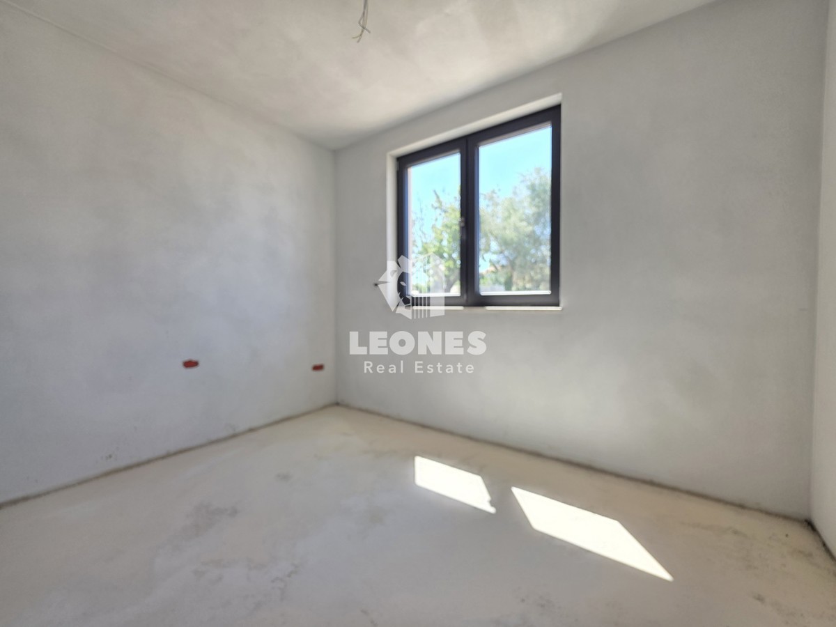 Pritlično stanovanje z velikim vrtom v bližini Umaga