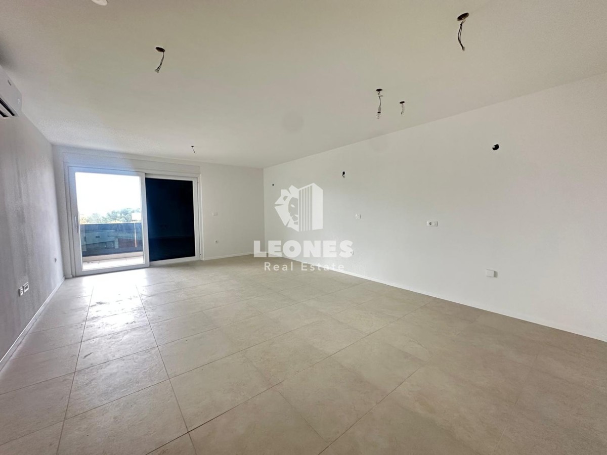 Udobno stanovanje v moderni novogradnji z dvigalom le 700 metrov od morja