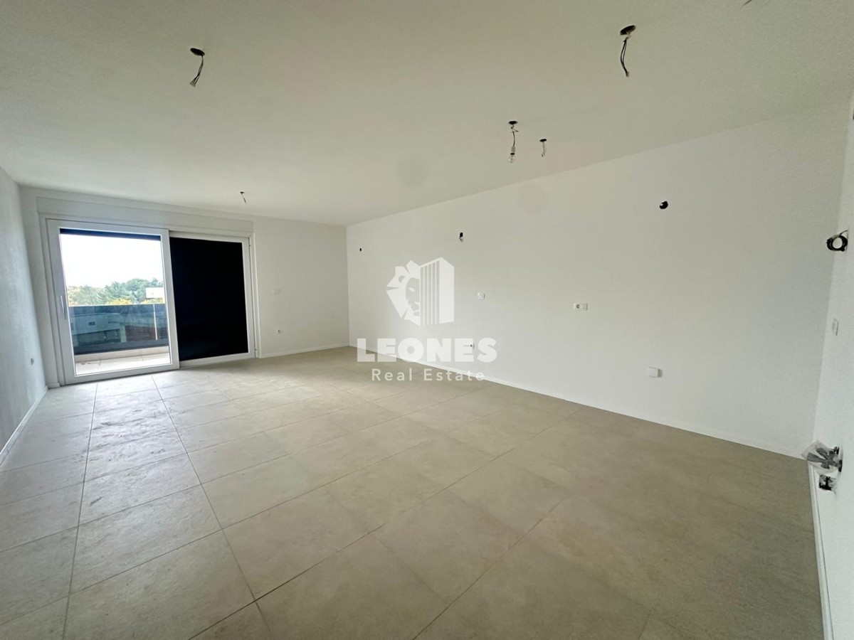 Udobno stanovanje v moderni novogradnji z dvigalom le 700 metrov od morja