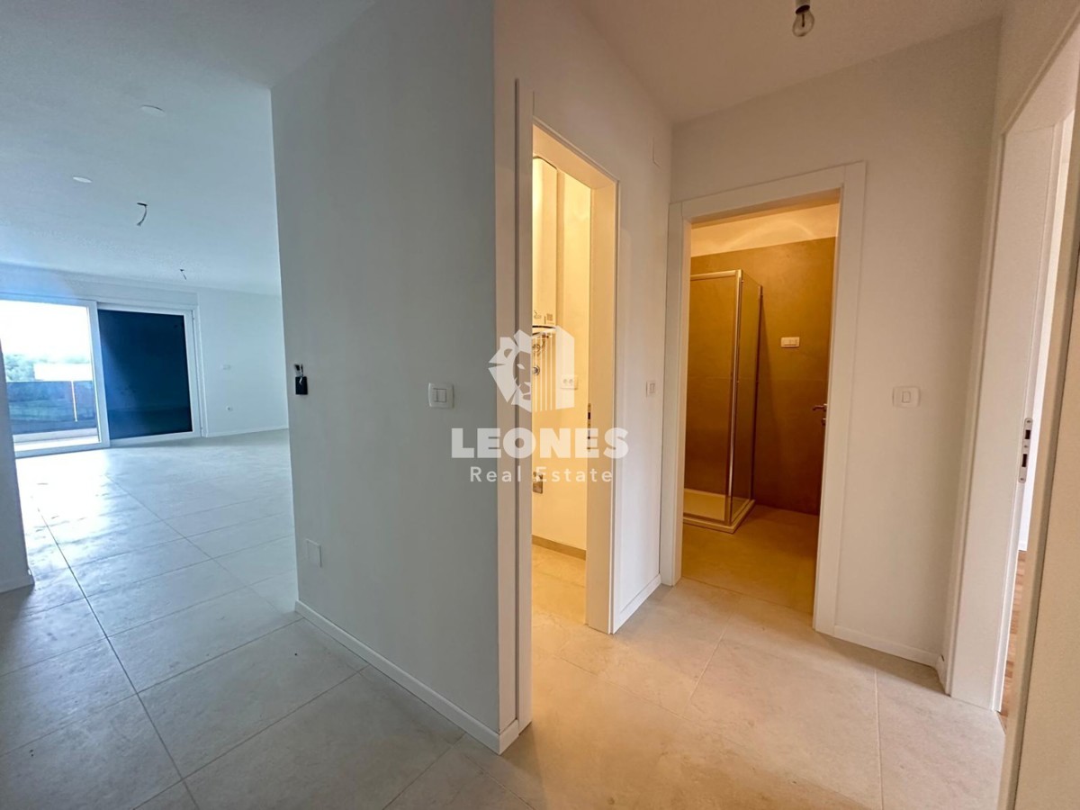 Udobno stanovanje v moderni novogradnji z dvigalom le 700 metrov od morja