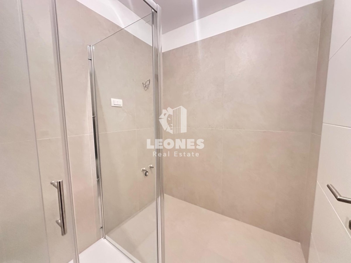 Udobno stanovanje v moderni novogradnji z dvigalom le 700 metrov od morja