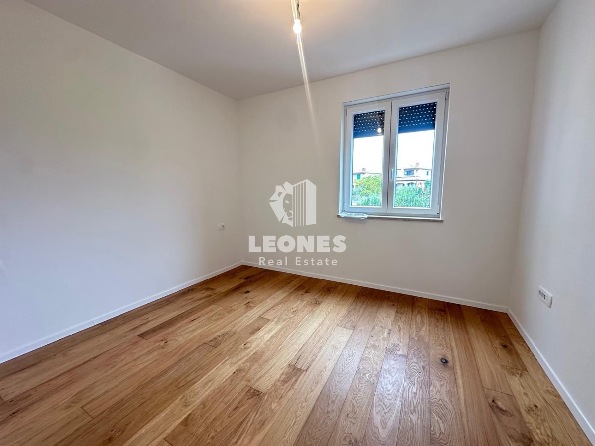 Udobno stanovanje v moderni novogradnji z dvigalom le 700 metrov od morja