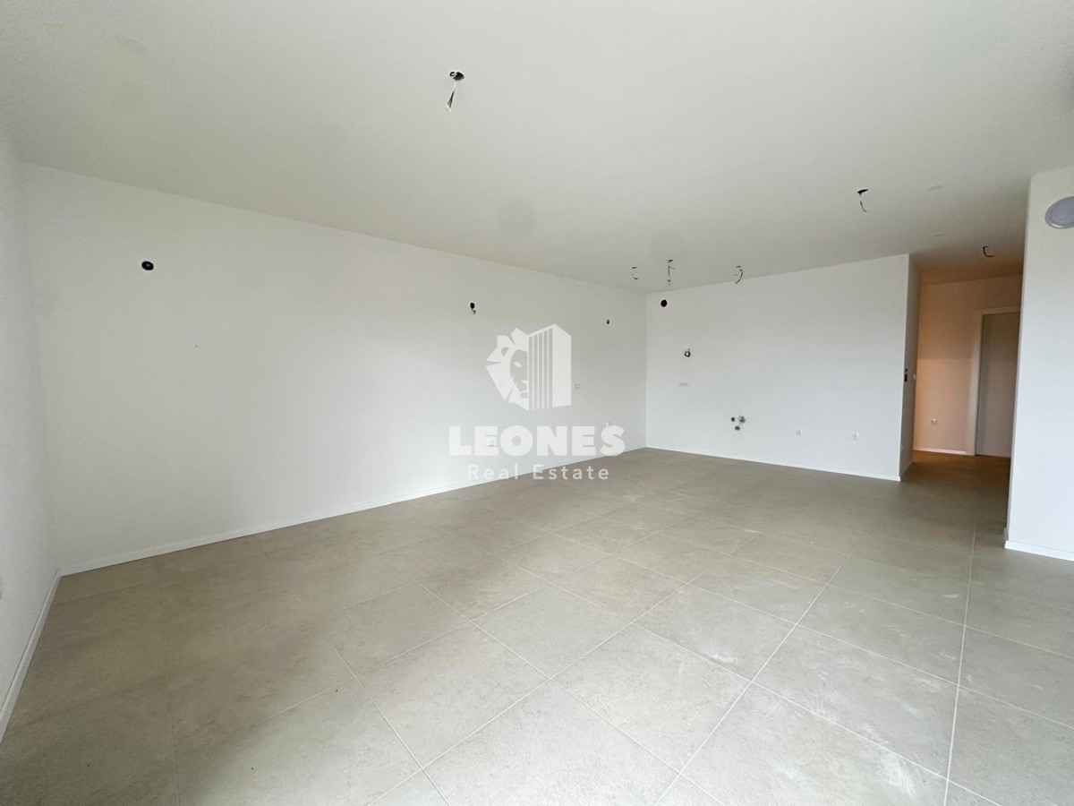 Udobno stanovanje v moderni novogradnji z dvigalom le 700 metrov od morja