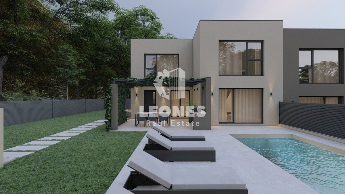 Kakovostna končna hiša z bazenom na mirni lokaciji v Novigradu